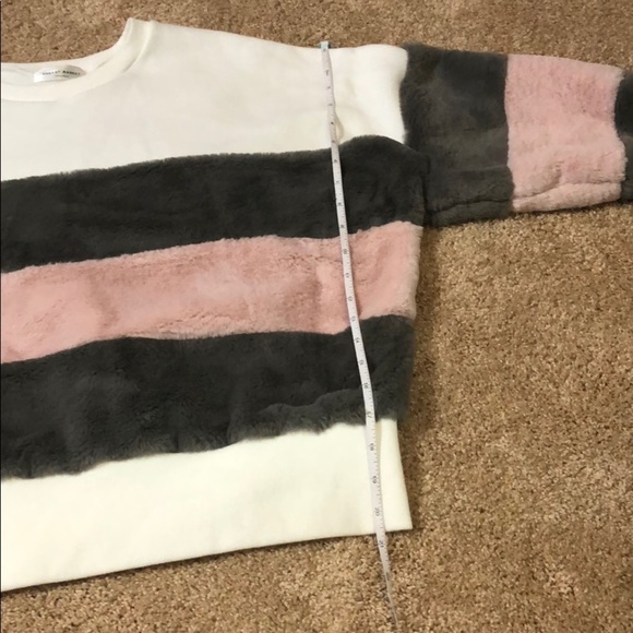 Colorblock Sweatshirt - Picture 9 of 9